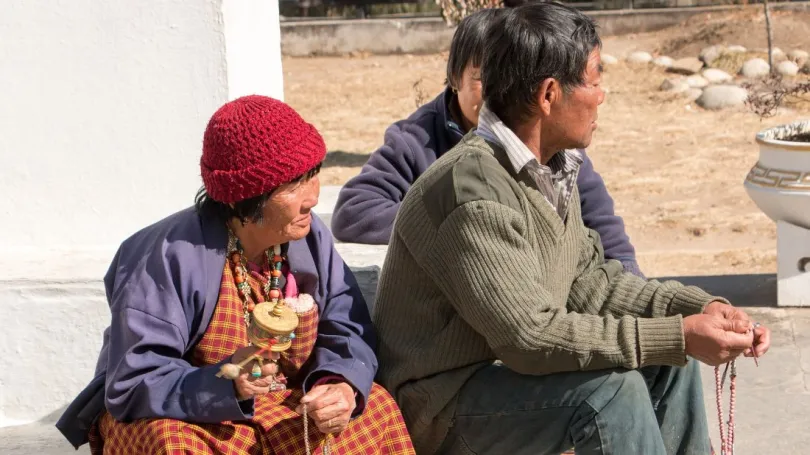 Bhutan dame met gebedsrol