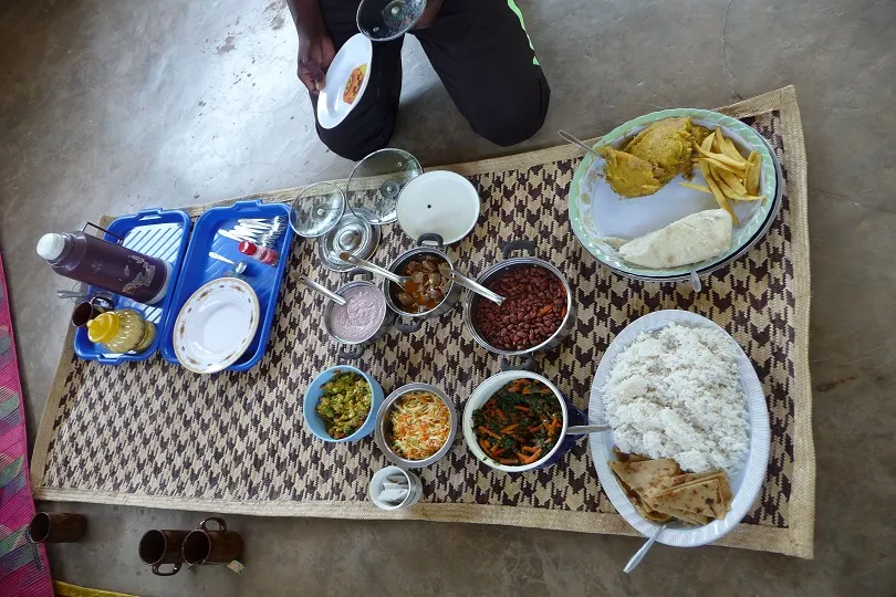 Traditionelles Lunch im Homestay im Kibale Nationalpark