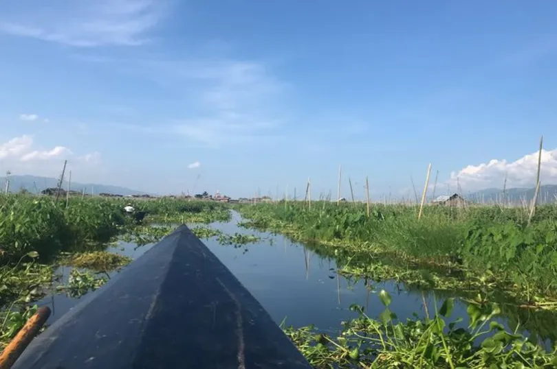 Kanu fahren am Inle See in Myanmar