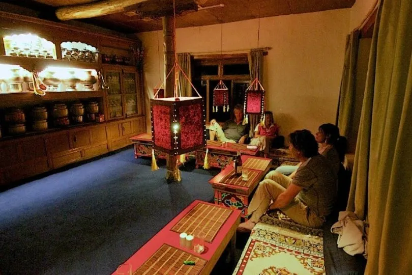 Gemütlichkeit in der Shyok River Lodge 