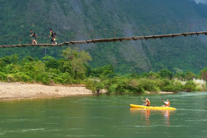 Kayakfahren auf dem Nam Song Fluss