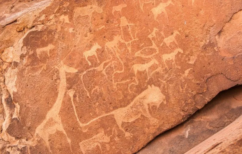Entdecke auf deiner Namibia Rundreise geheimnisvolle Wandmalereien