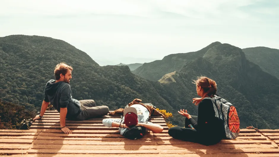 Eine Familie während Ihrer Reise nach Sri Lanka mit Kindern auf den Horton Plains 