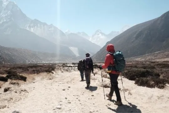 Eine Gruppe wandert durch Ladakh